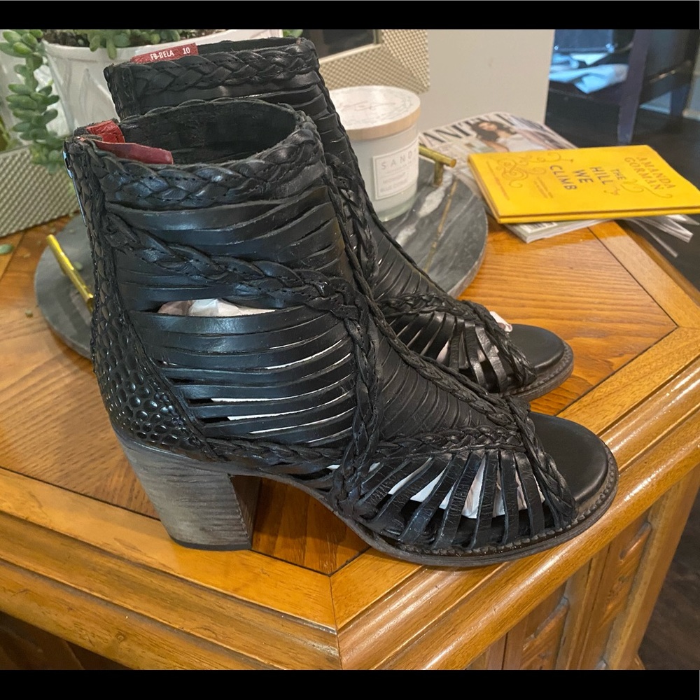 Freebird by Steven Bella Sandals Sz 10-fits sz 9